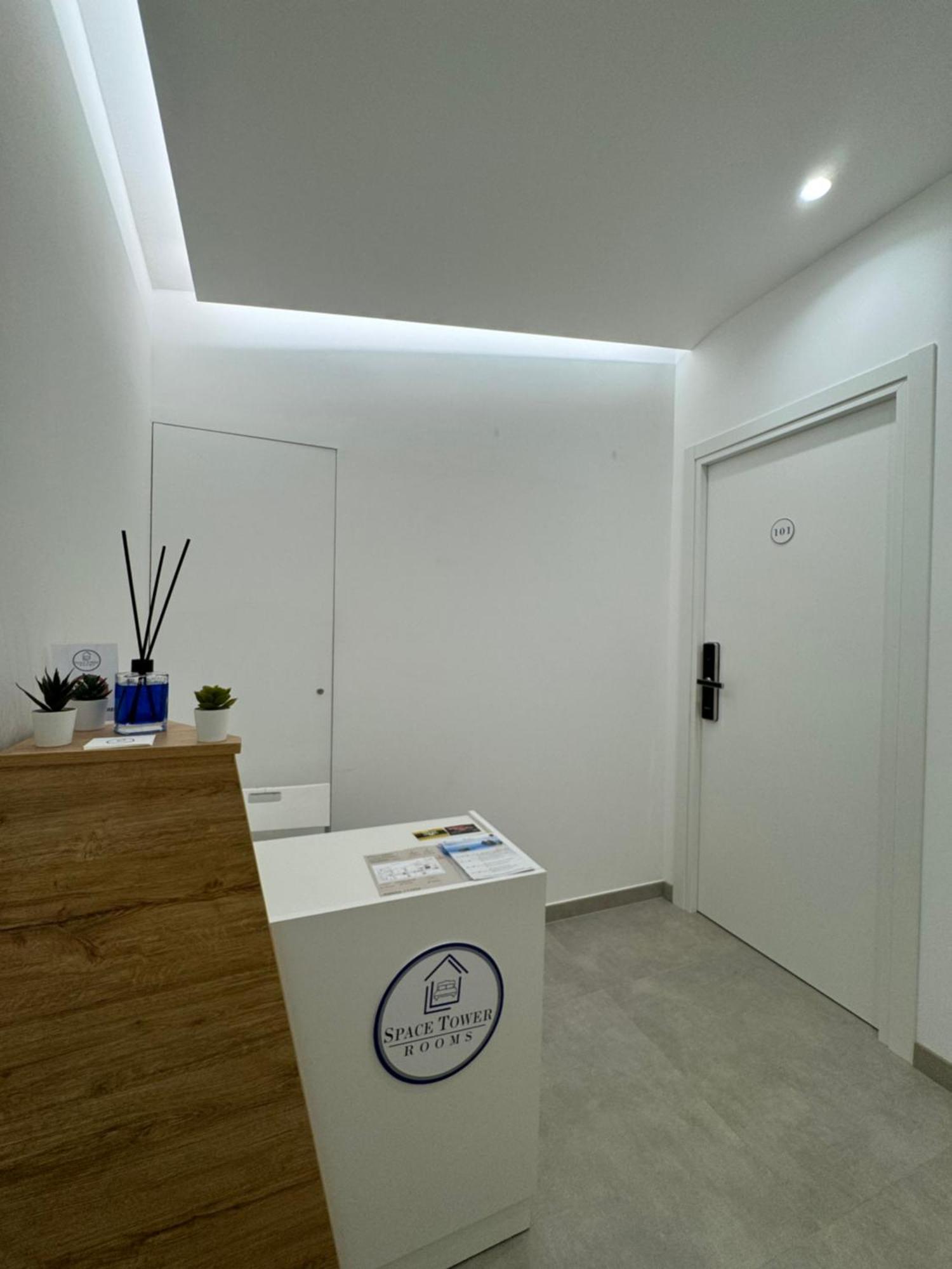 Space Tower Rooms Napoli Eksteriør billede
